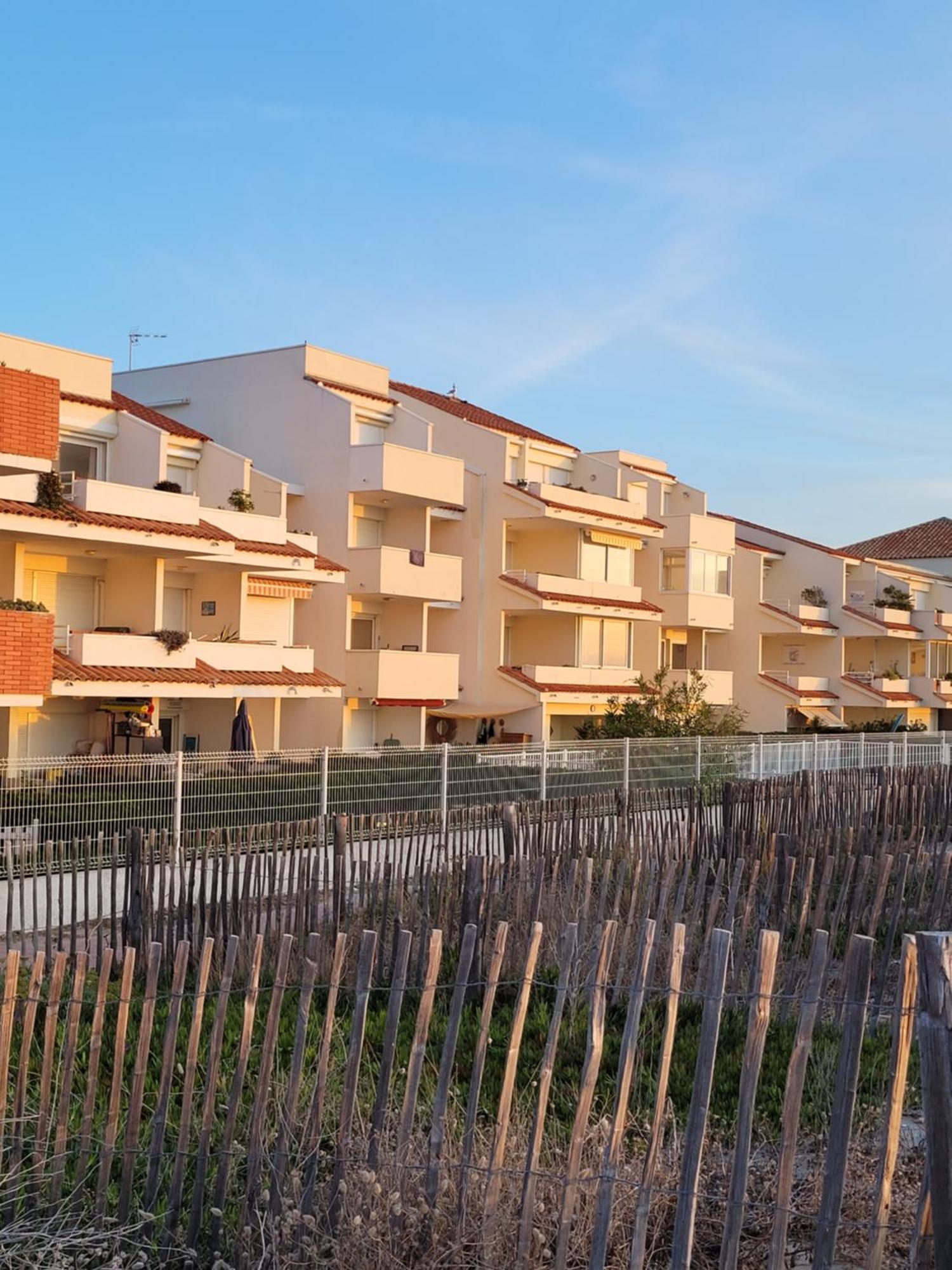 Tahiti Beach, T2 A La Mer, Piscine, Terrasse Et Parking Фронтиньян Экстерьер фото